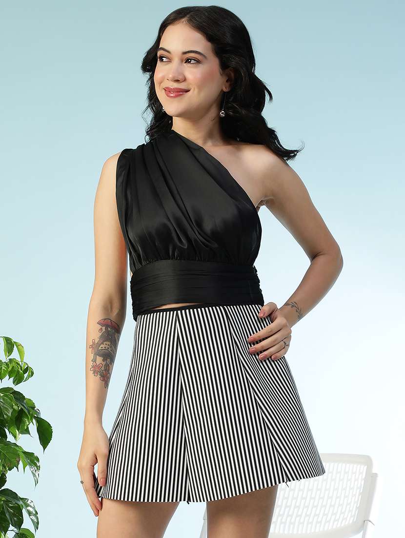 women black solid single shoulder crop top