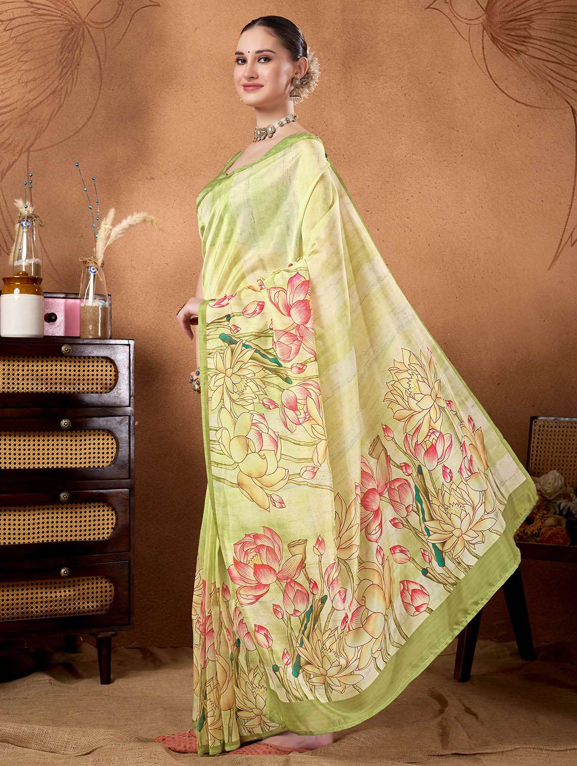 women floral printed saree with blouse - 22083018 - Standard Image - 2