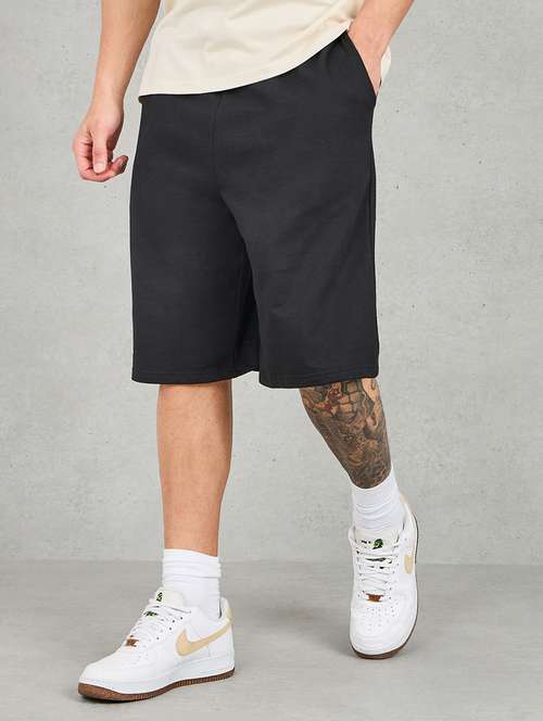 men solid mid rise three - fourth shorts - 22083332 - Standard Image - 0