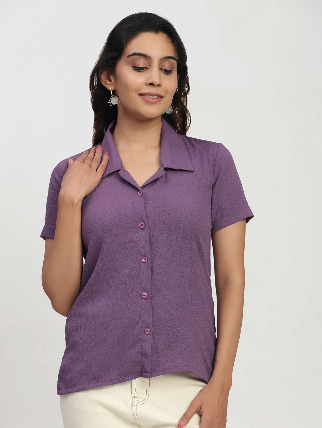 women solid short sleeve collared shirt