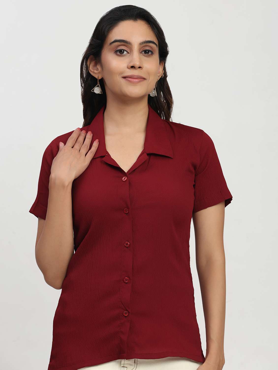 women solid short sleeve collared shirt