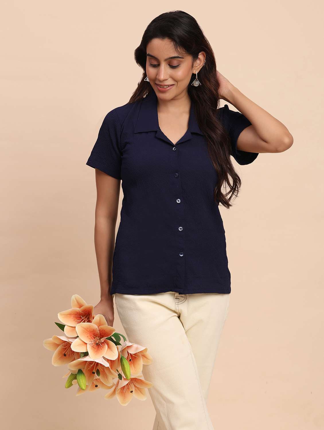 women solid short sleeve collared shirt