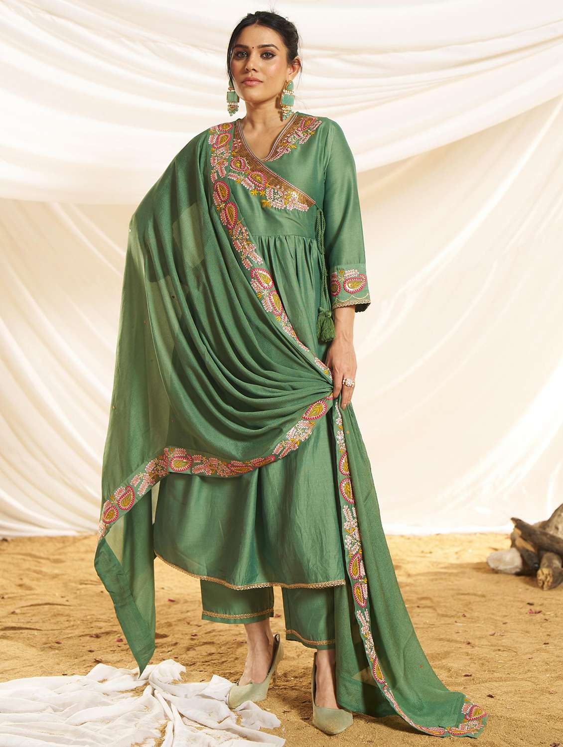 women embroidered three quarter sleeve kurta pant with dupatta set