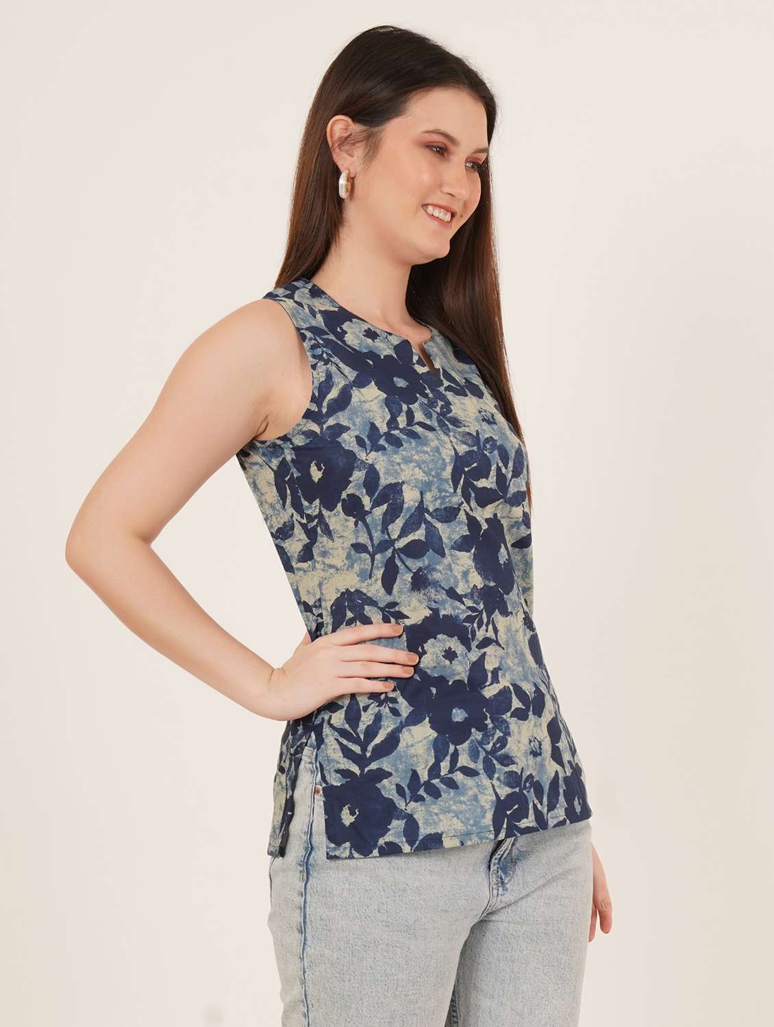 women floral printed sleeveless straight kurti - 22084185 -  Standard Image - 2