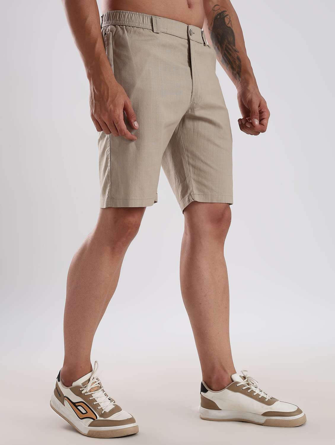 men solid mid rise regular fit shorts - 22084915 - Zoom Image - 0