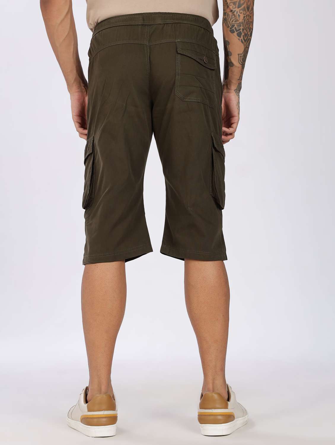 men solid mid rise regular fit three fourth cargo shorts - 22084932 -  Standard Image - 2