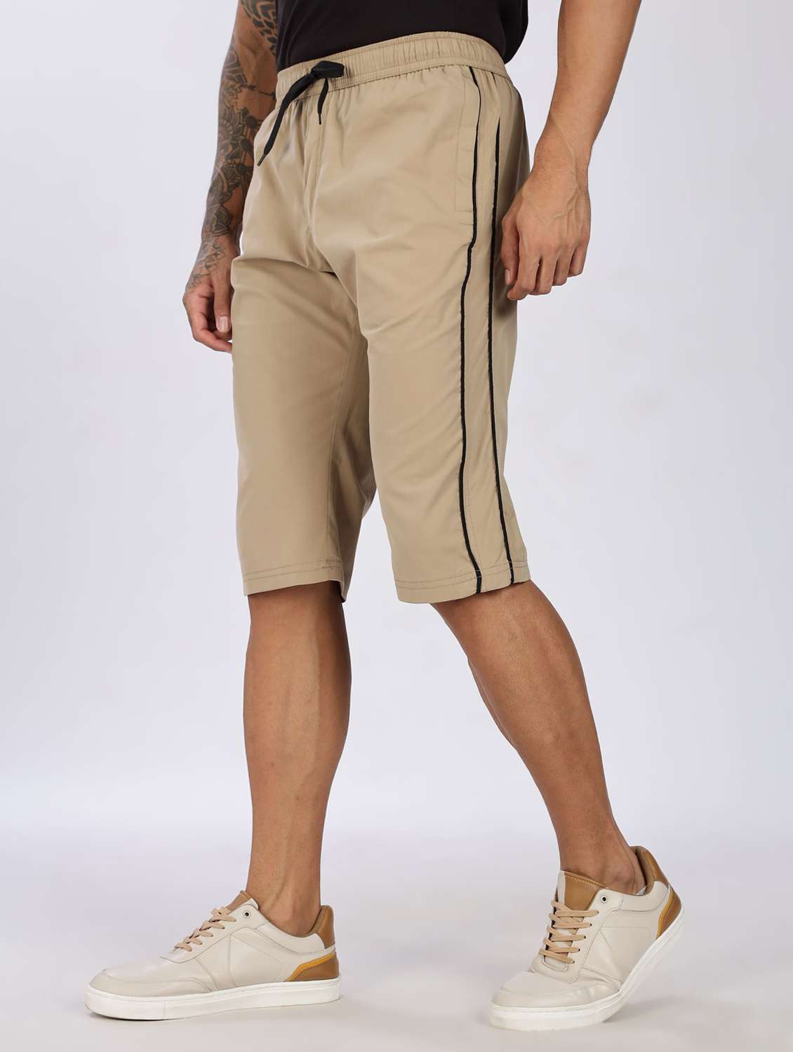 men side striped mid rise regular fit three fourth shorts