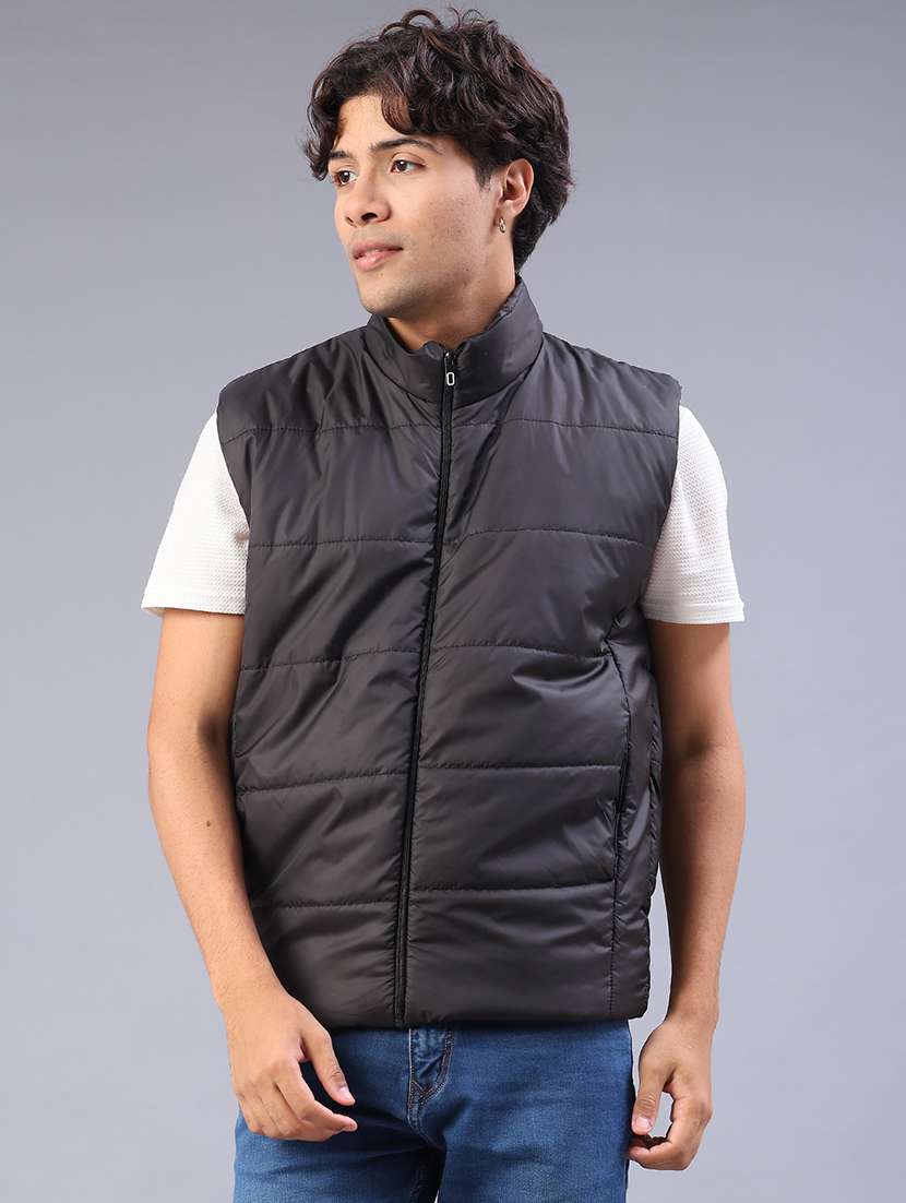men solid sleeveless lightweight puffer jacket