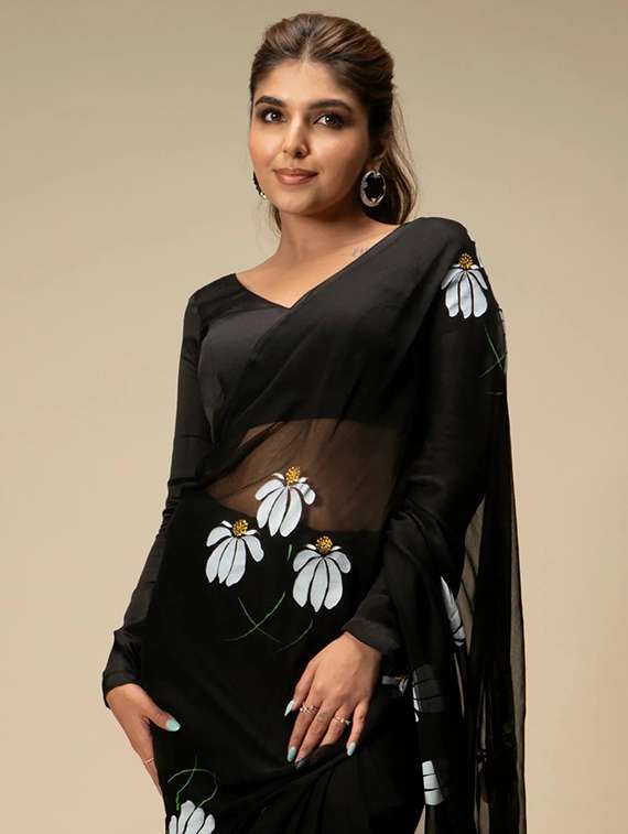 women floral printed saree with blouse - 22085847 - Standard Image - 2