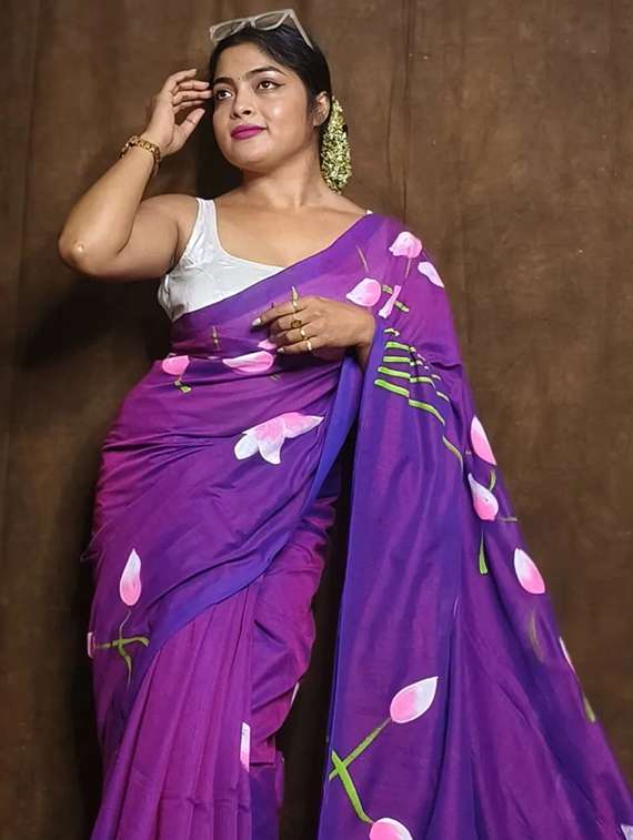women floral printed saree with blouse - 22085863 - Standard Image - 2