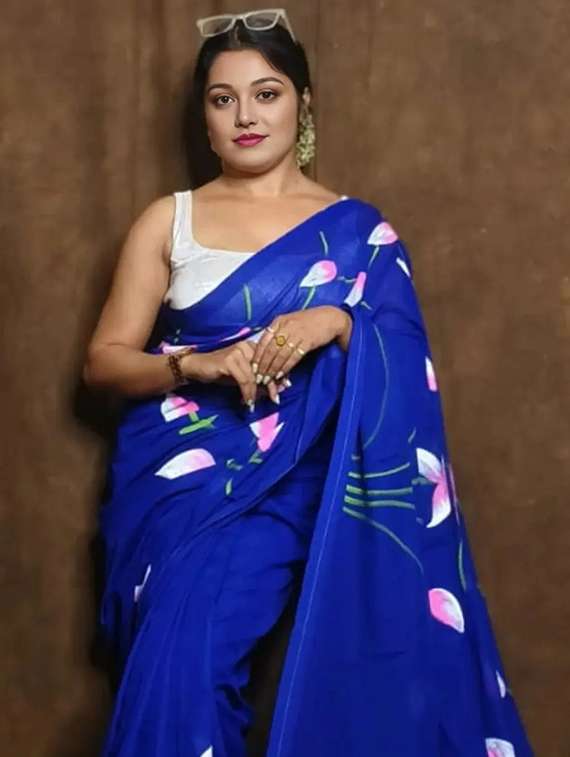 women floral printed saree with blouse - 22085864 - Standard Image - 2