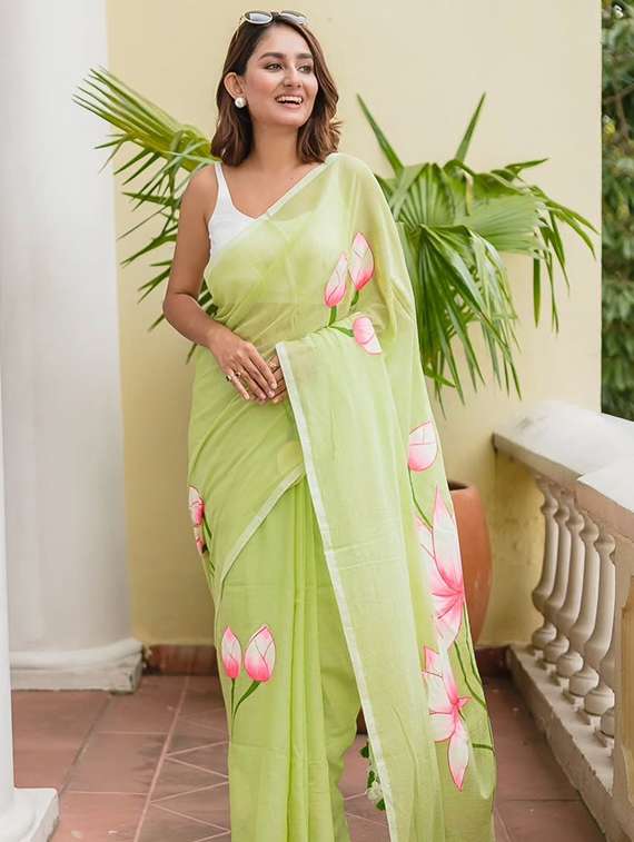 women floral printed saree with blouse - 22085870 - Standard Image - 2