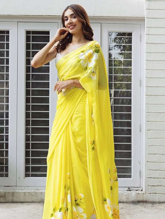 women floral printed saree with blouse - 22085872 - Standard Image - 2