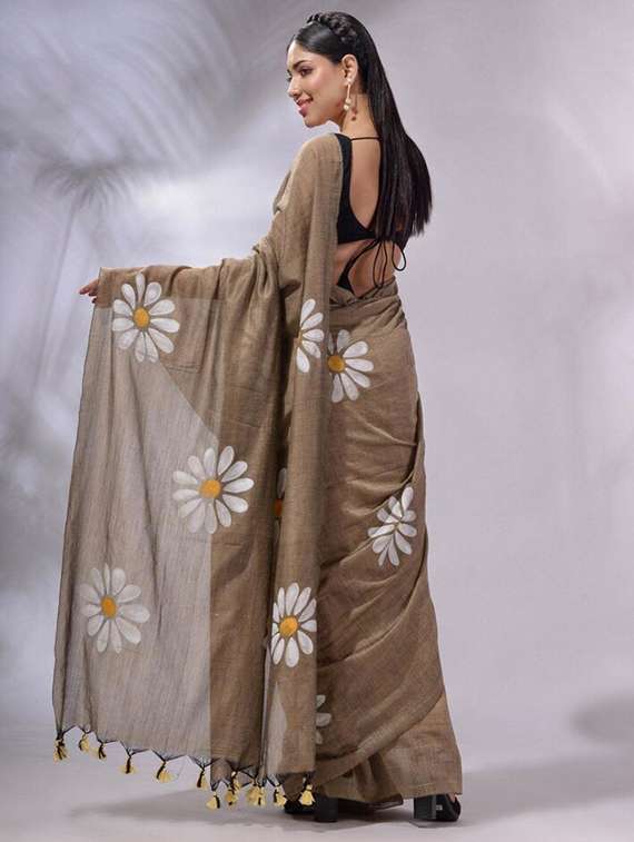 women floral printed saree with blouse - 22085878 - Standard Image - 2