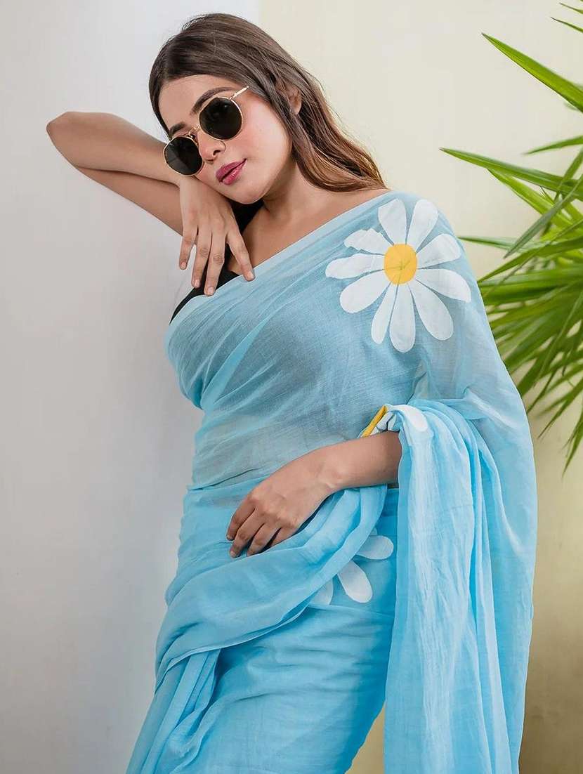 women floral printed saree with blouse - 22085881 - Standard Image - 2