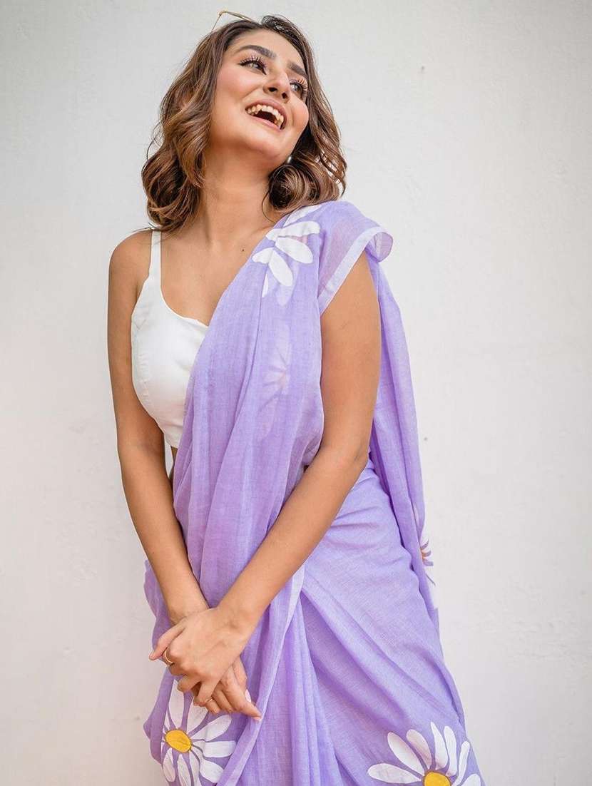 women floral printed saree with blouse - 22085883 - Standard Image - 2