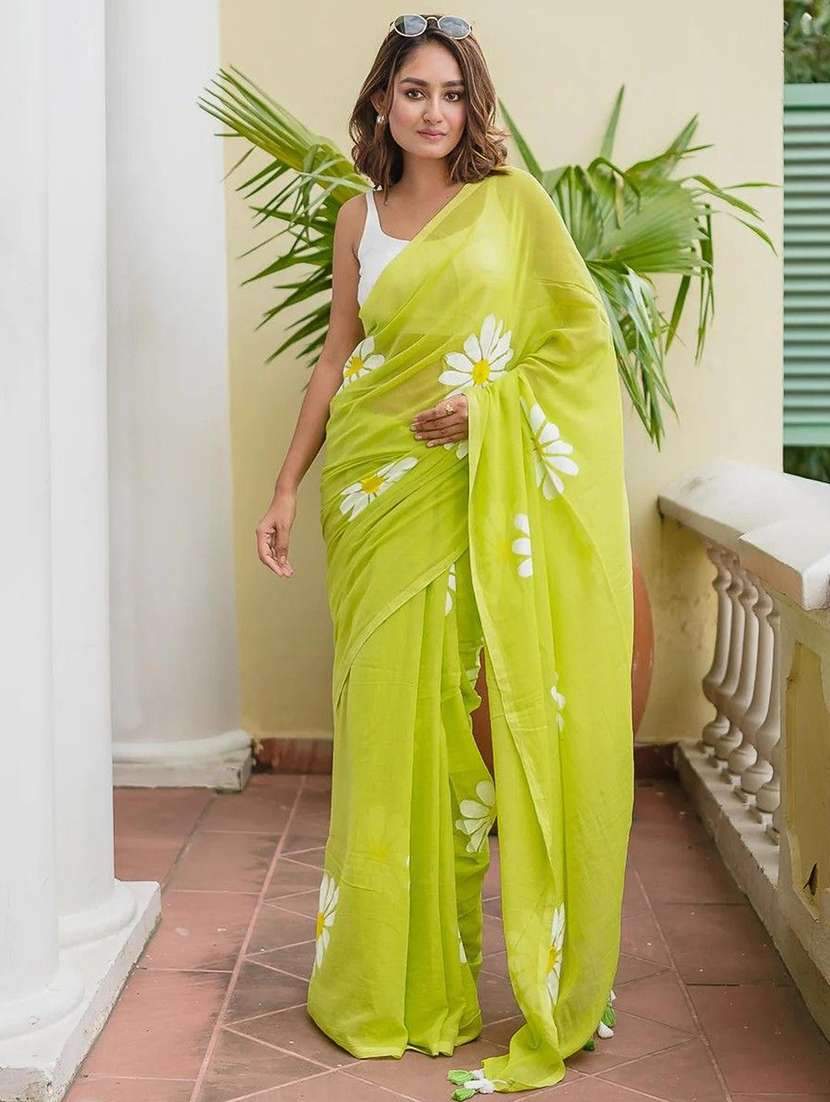 women floral printed saree with blouse