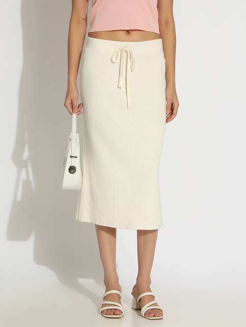 women solid mid rise straight skirt