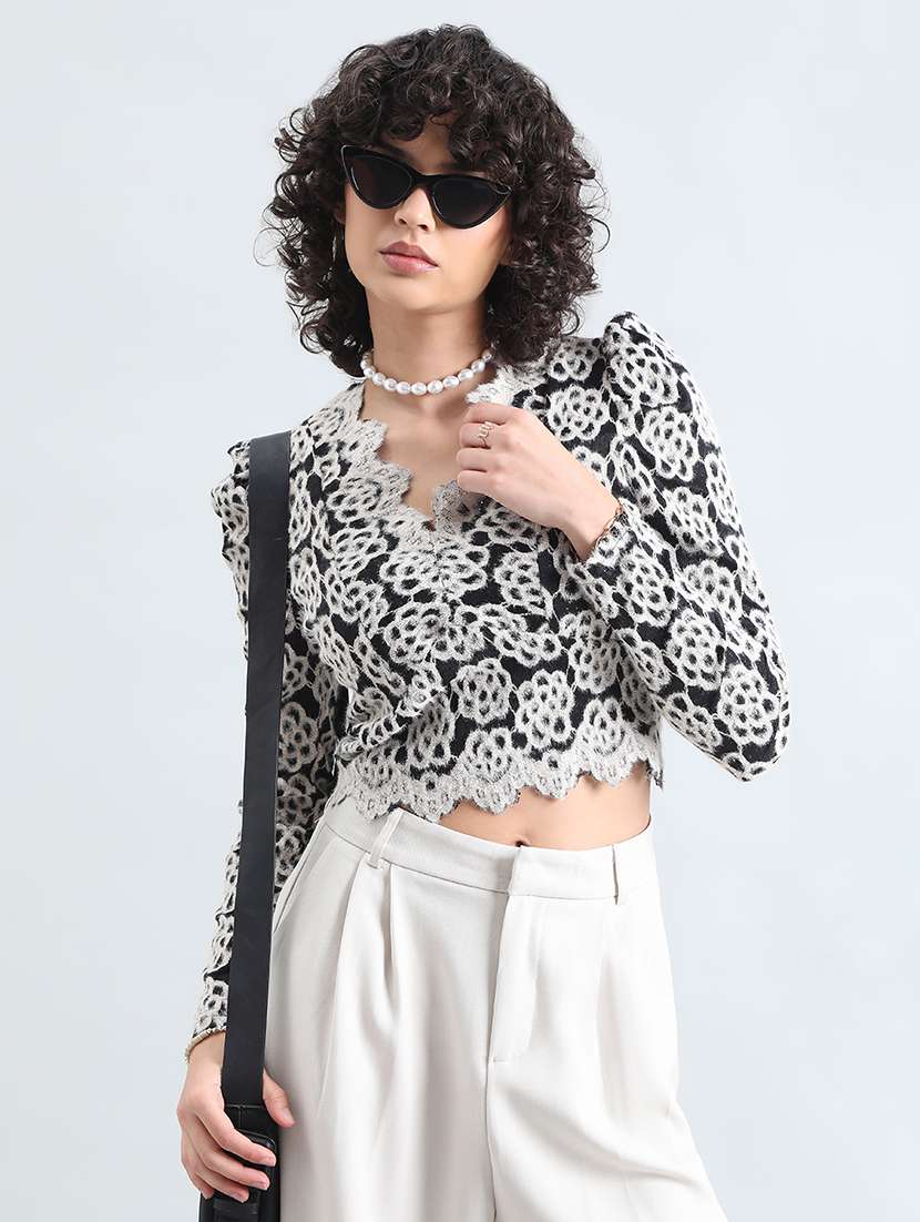 womne self designed long sleeve crop top