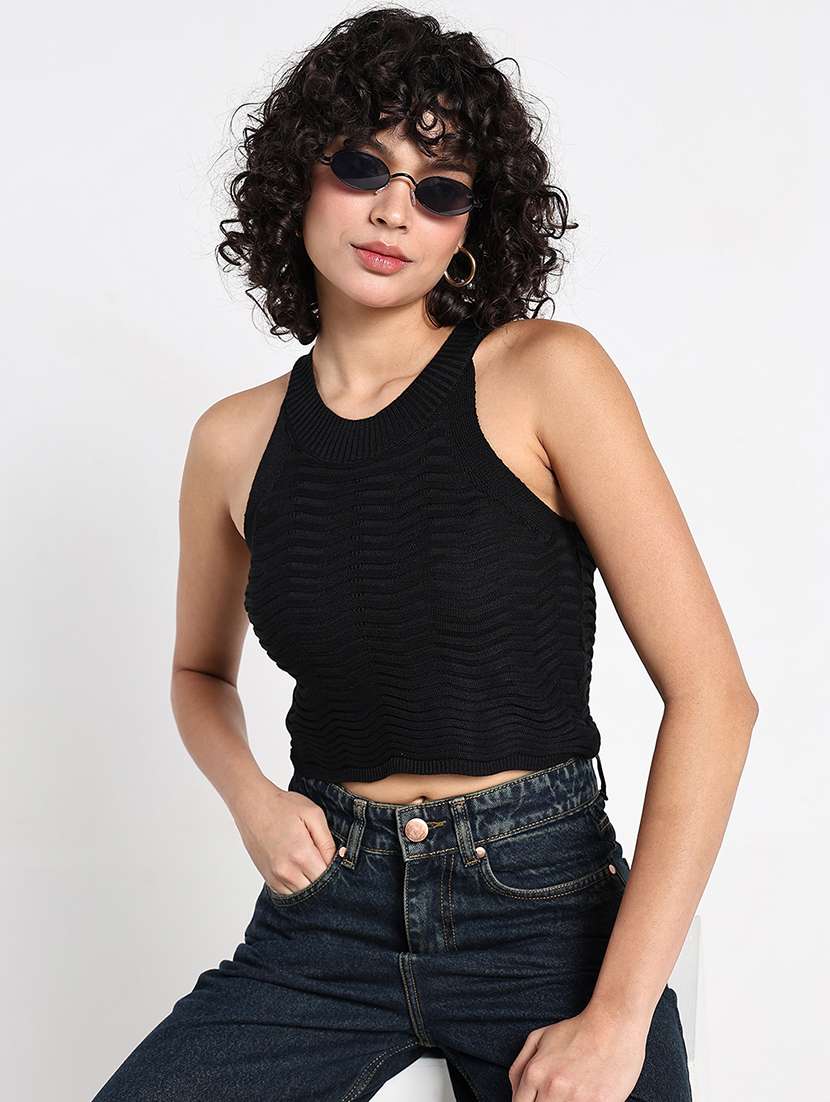 women black solid sleeveless crop top
