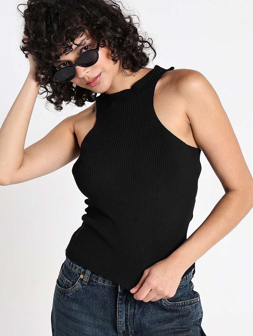 women black solid sleeveless tank top