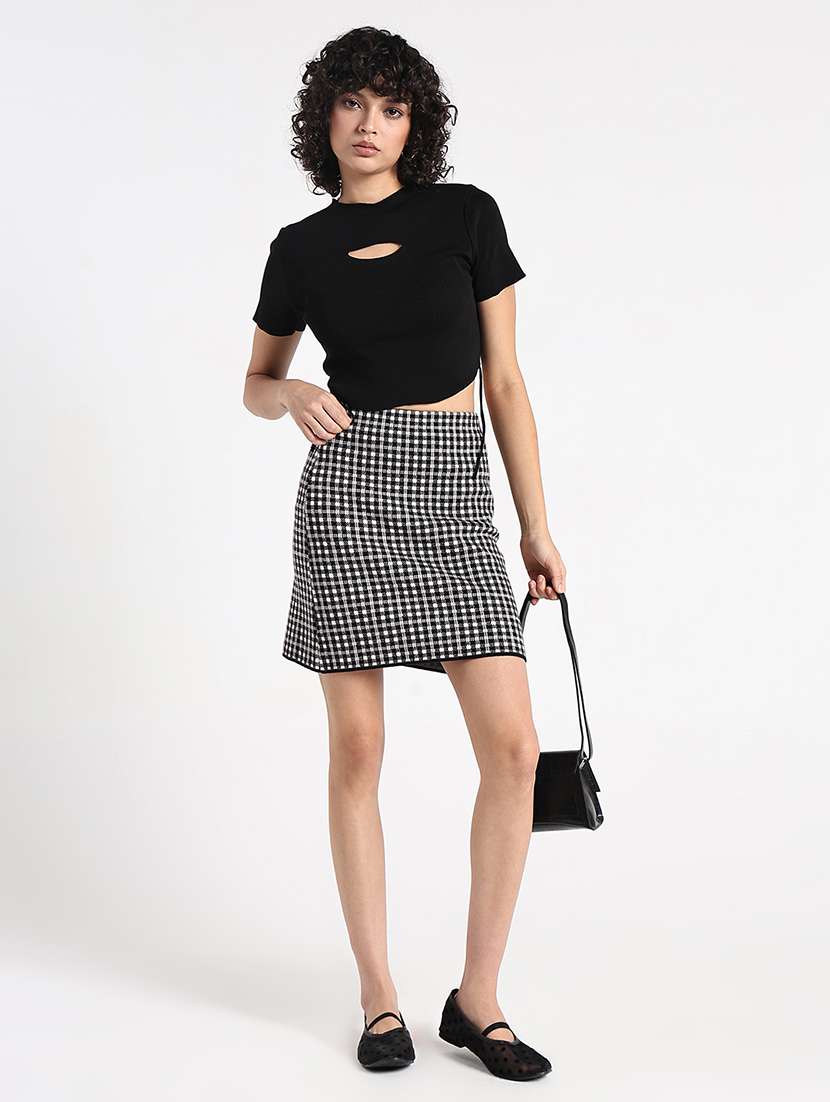women black solid short sleeve crop top - 22086361 - Standard Image - 7