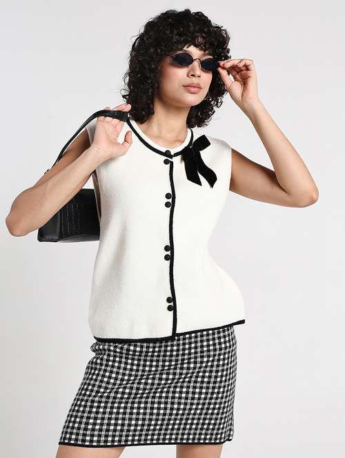 womne off white solid sleeveless regular top - 22086363 - Standard Image - 0