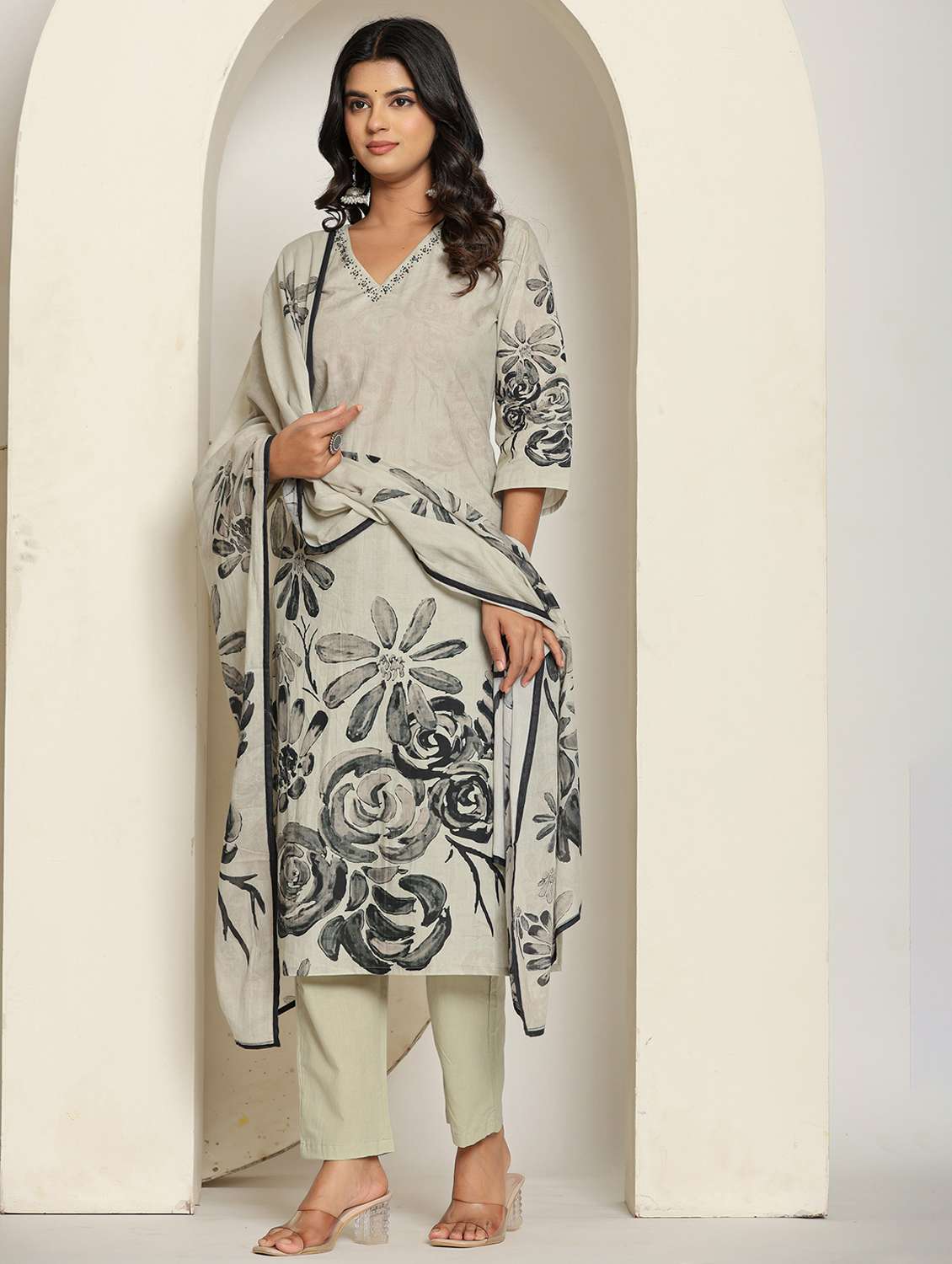 women floral three quarter sleeve kurta pant with dupatta set - 22088129 - Standard Image - 2