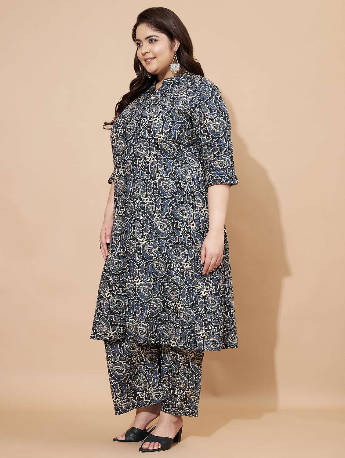 women plus size three quarter sleeve kurta palazzo set - 22088205 -  Standard Image - 2
