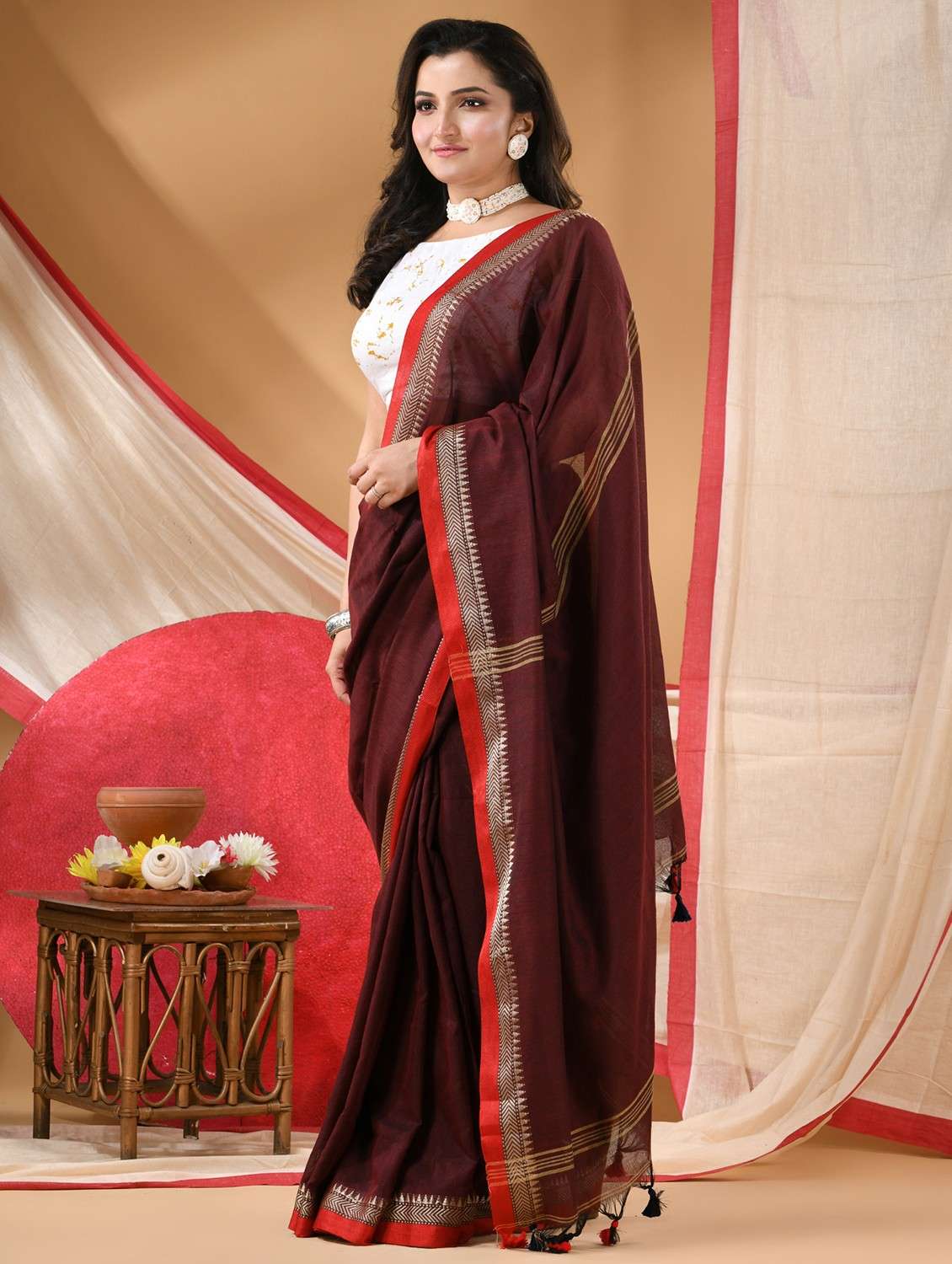 women solid with bordered handloom saree with blouse - 22088630 - Standard Image - 2