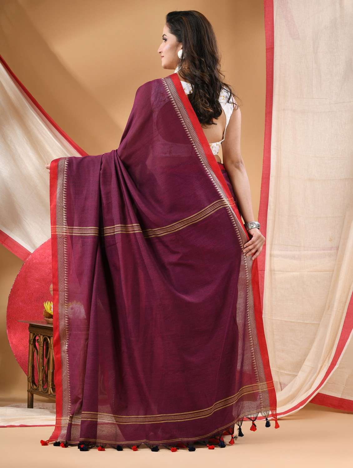 women solid with bordered handloom saree with blouse - 22088631 -  Standard Image - 2