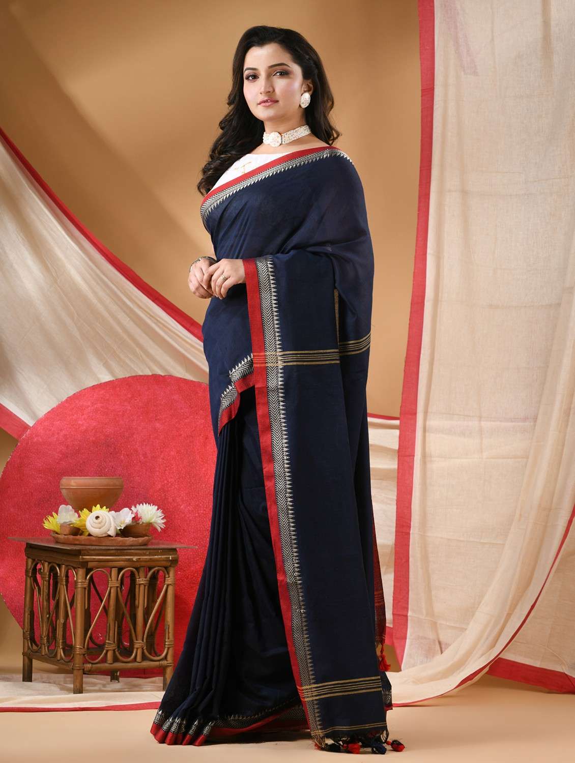 women solid with bordered handloom saree with blouse - 22088632 -  Standard Image - 2