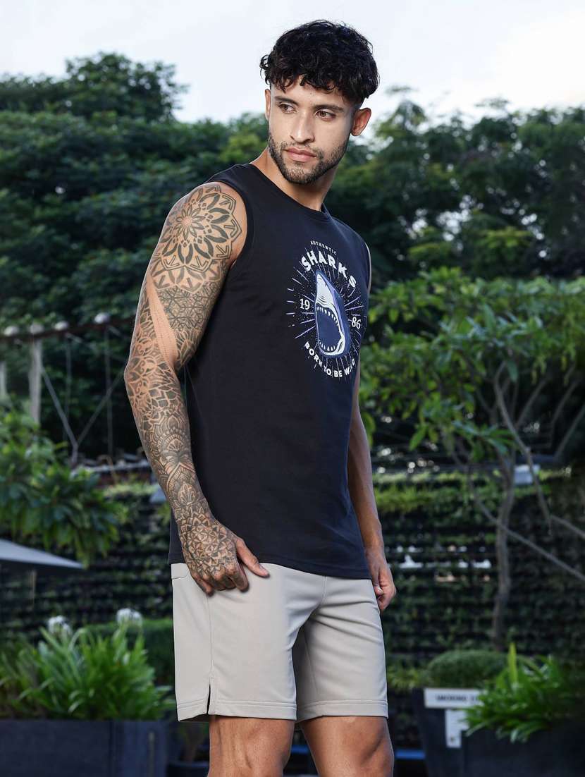 men front print sleveless vest - 22088763 -  Standard Image - 2