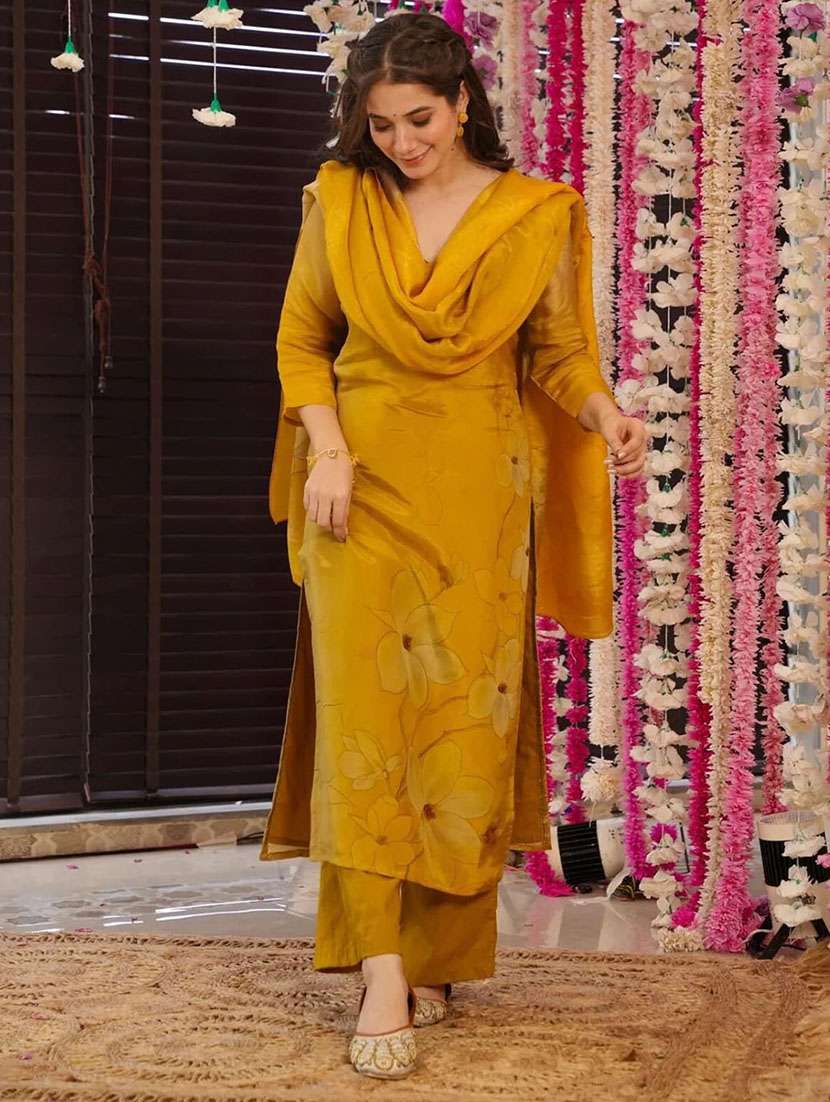 women floral three quarter sleeve kurta pant with dupatta set - 22092078 -  Standard Image - 2