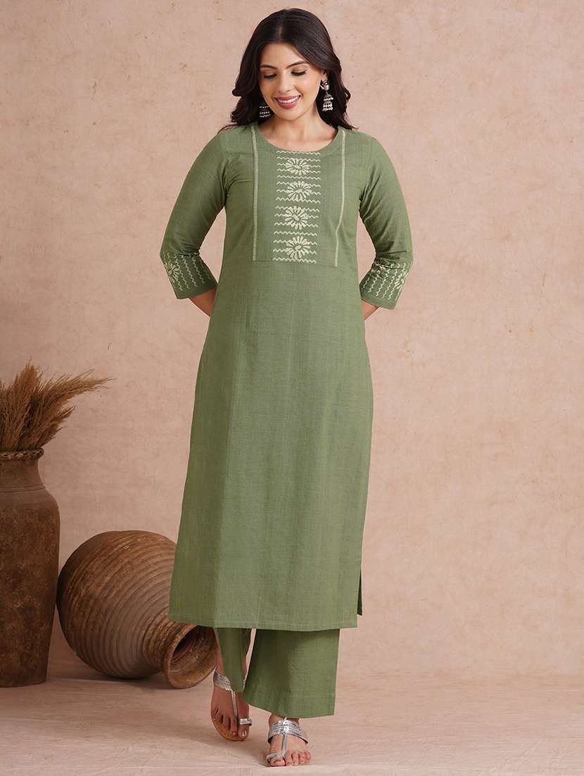 women printed three quarter sleeve straight kurta 