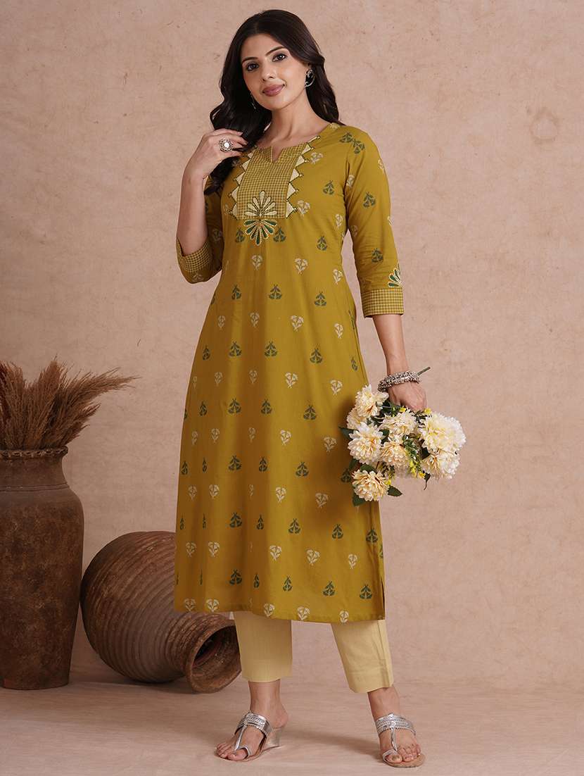 women printed three quarter sleeve a-line kurta 