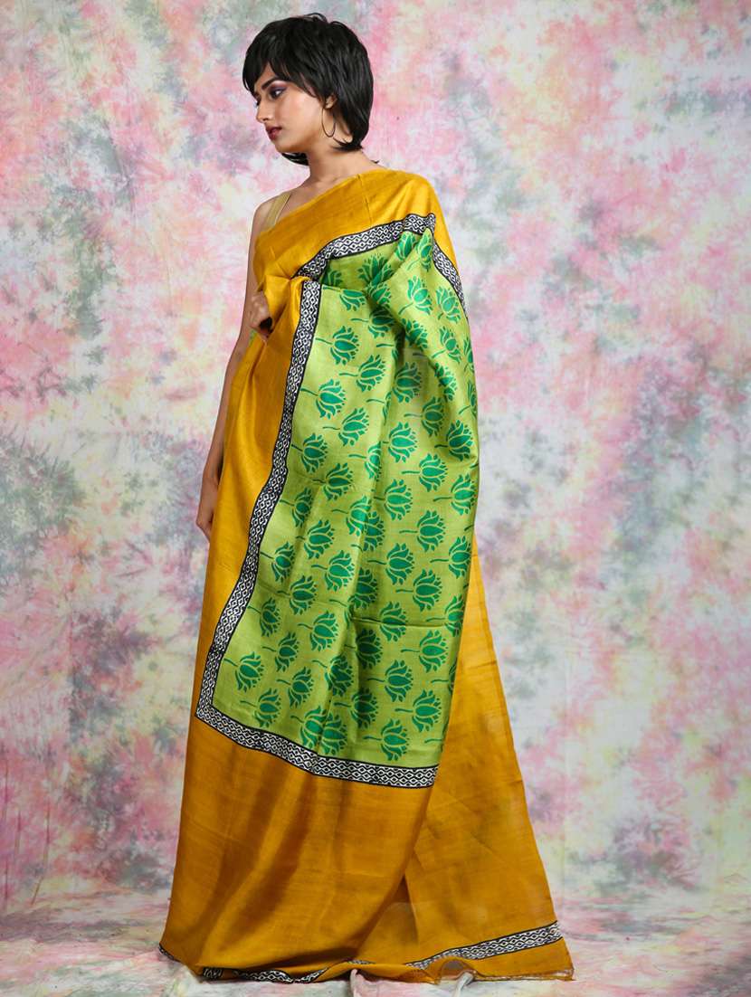 women floral printed handloom saree with blouse - 22092640 - Standard Image - 2
