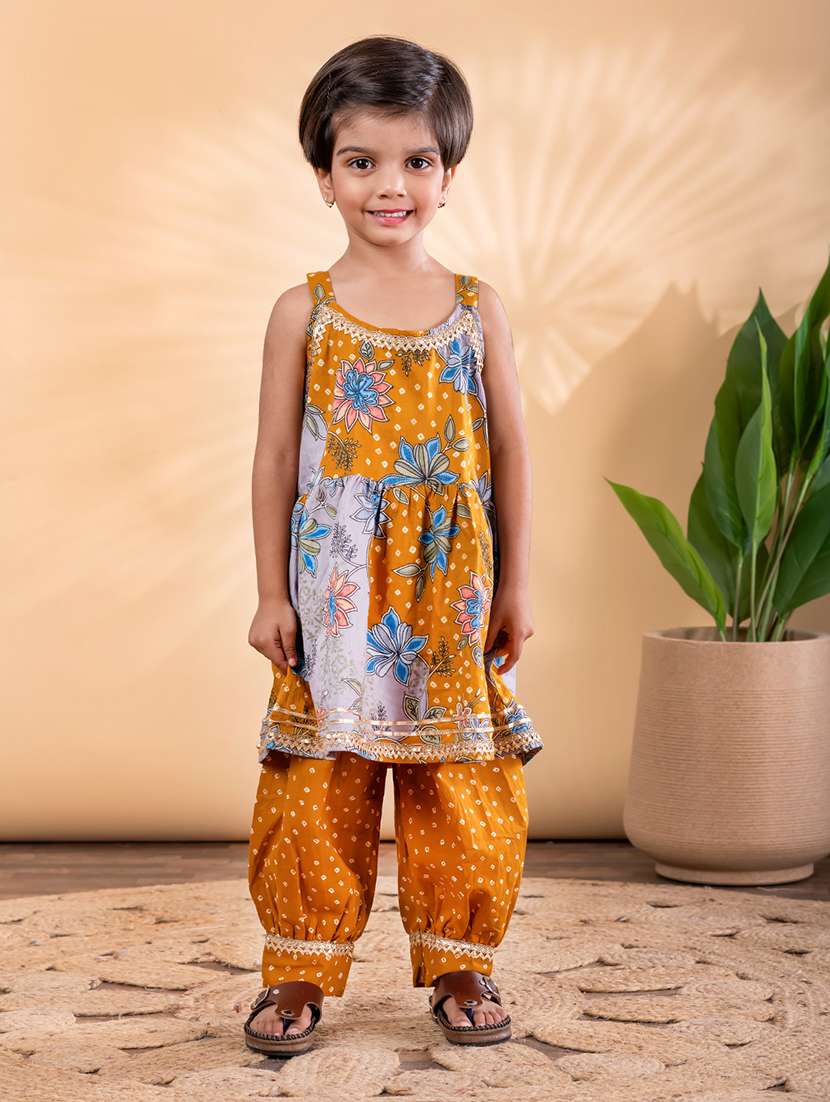 girls printed sleeveless kurta and salwar set 