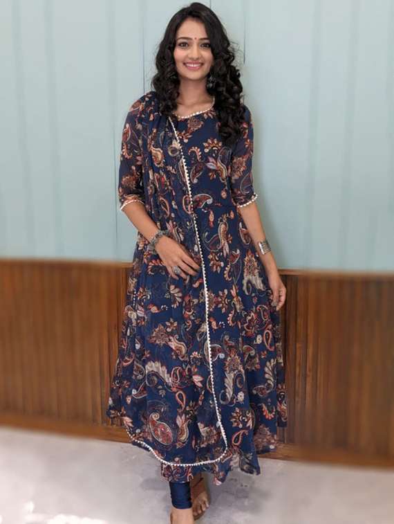 women paisley three quarter sleeve kurta dupatta set