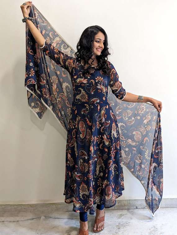 women paisley three quarter sleeve kurta dupatta set - 22093354 -  Standard Image - 2