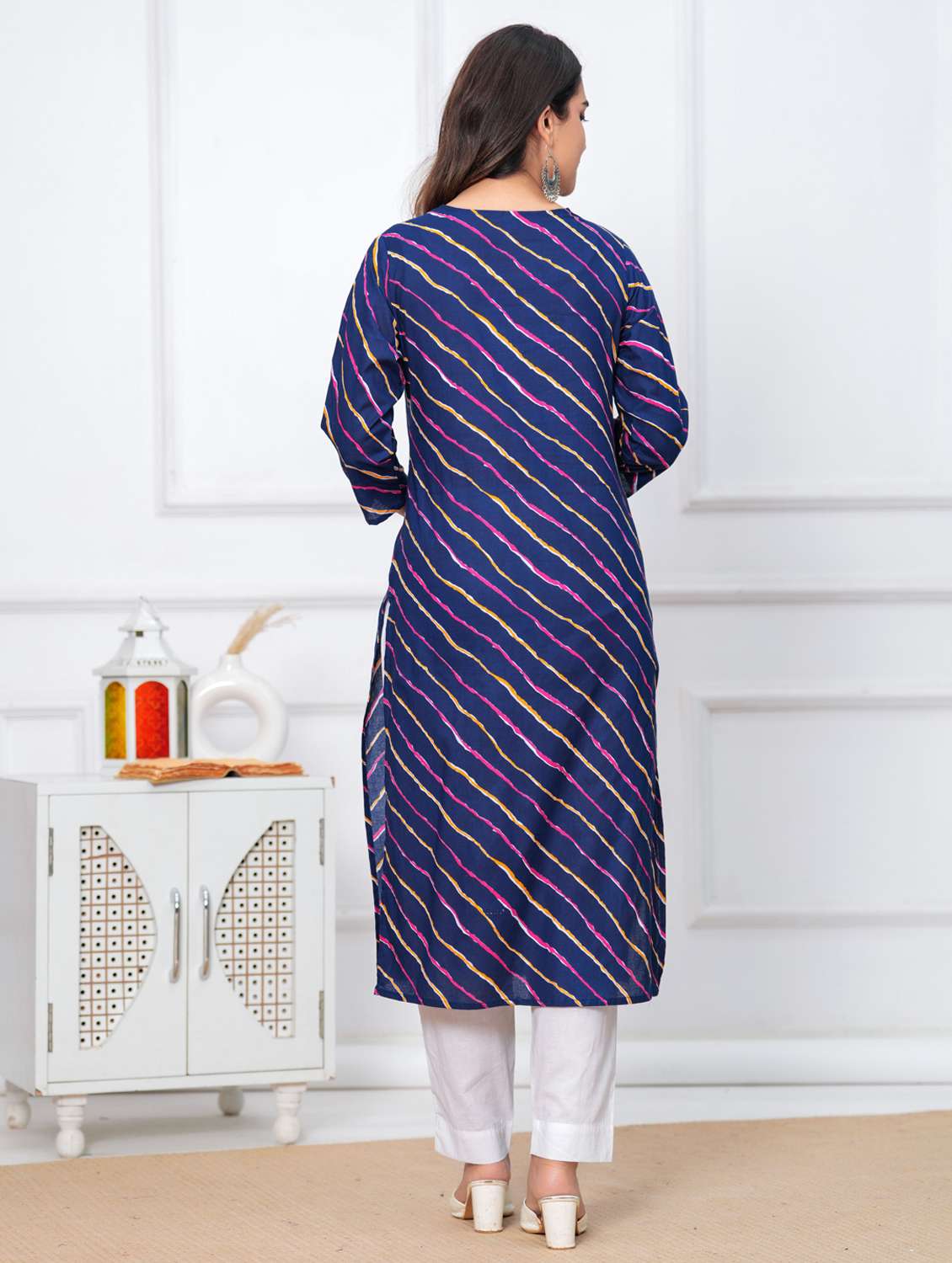 women leheriya three quarter sleeve straight kurta - 22094120 -  Standard Image - 2