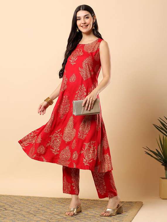 women foil printed round neck kurta pant set