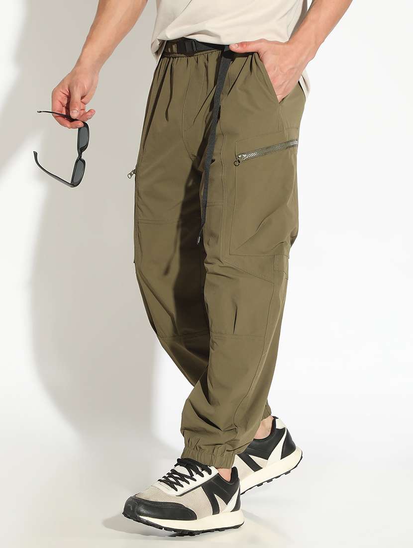 men solid low rise loose fit cargo