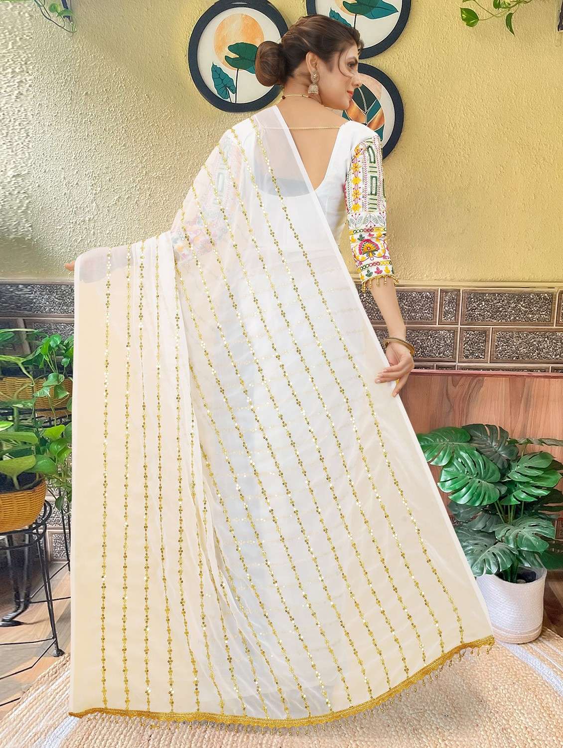 women solid with work embellished saree with blouse - 22103280 - Standard Image - 2