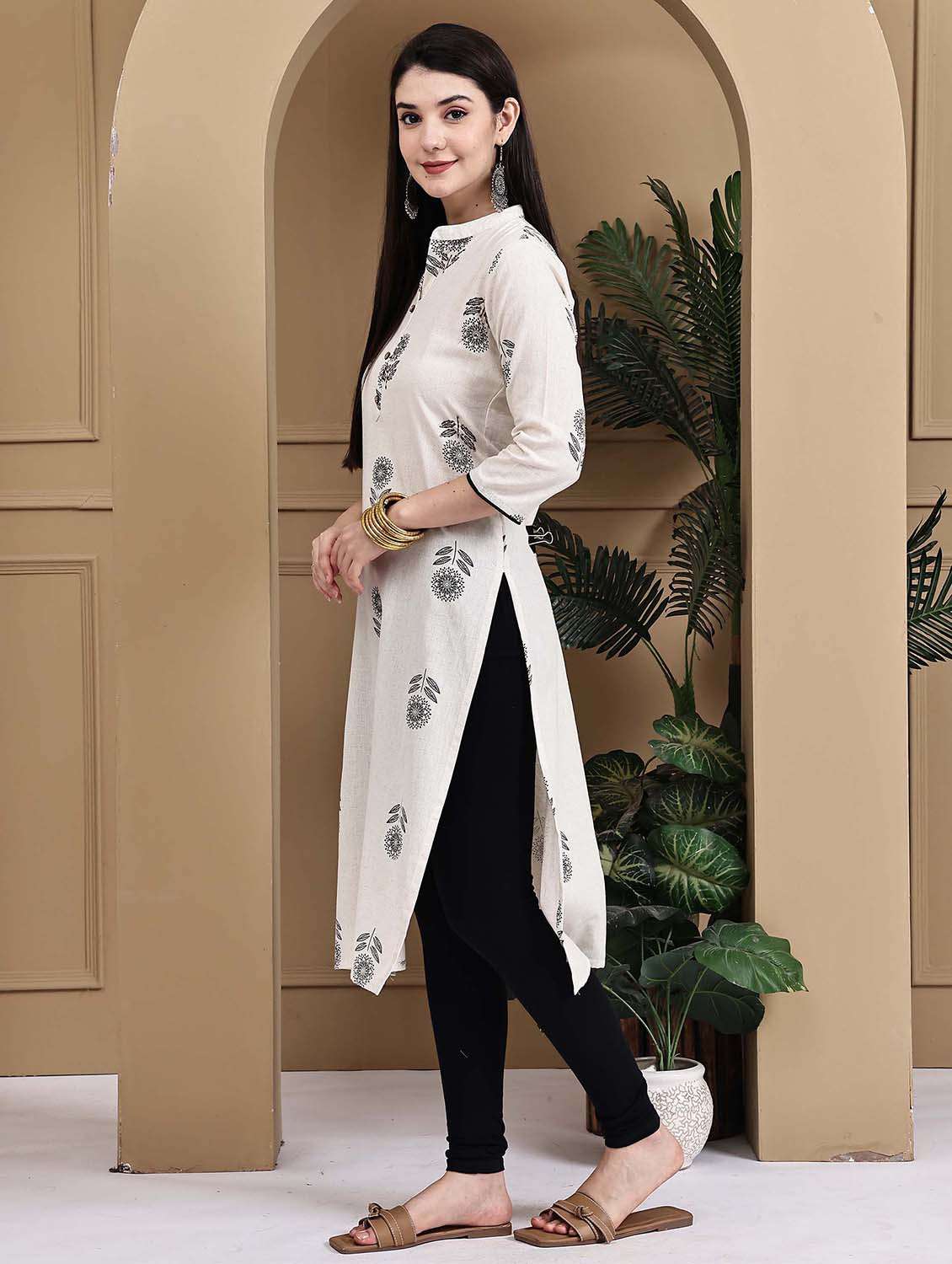 women three quarter sleeve straight kurta - 22105901 - Standard Image - 2