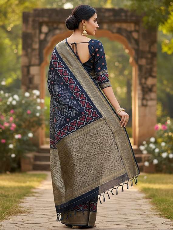 women printed bordered saree with blouse - 22105937 -  Standard Image - 2