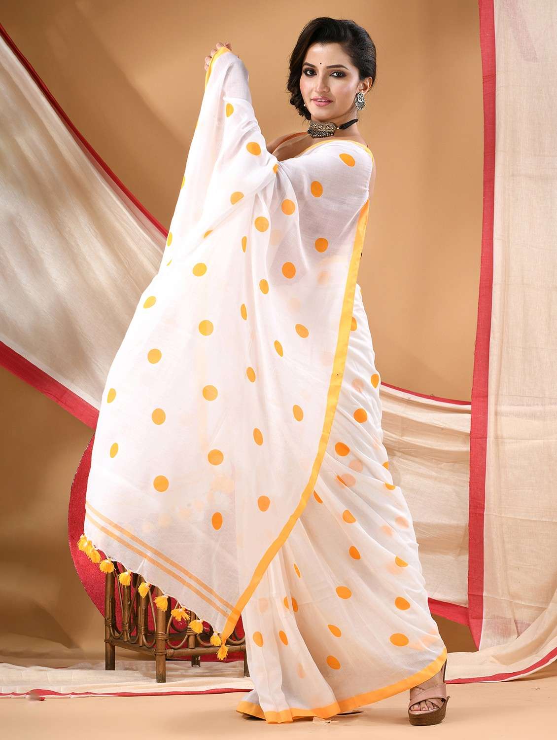 women polka dot printed handloom saree - 22105977 -  Standard Image - 2