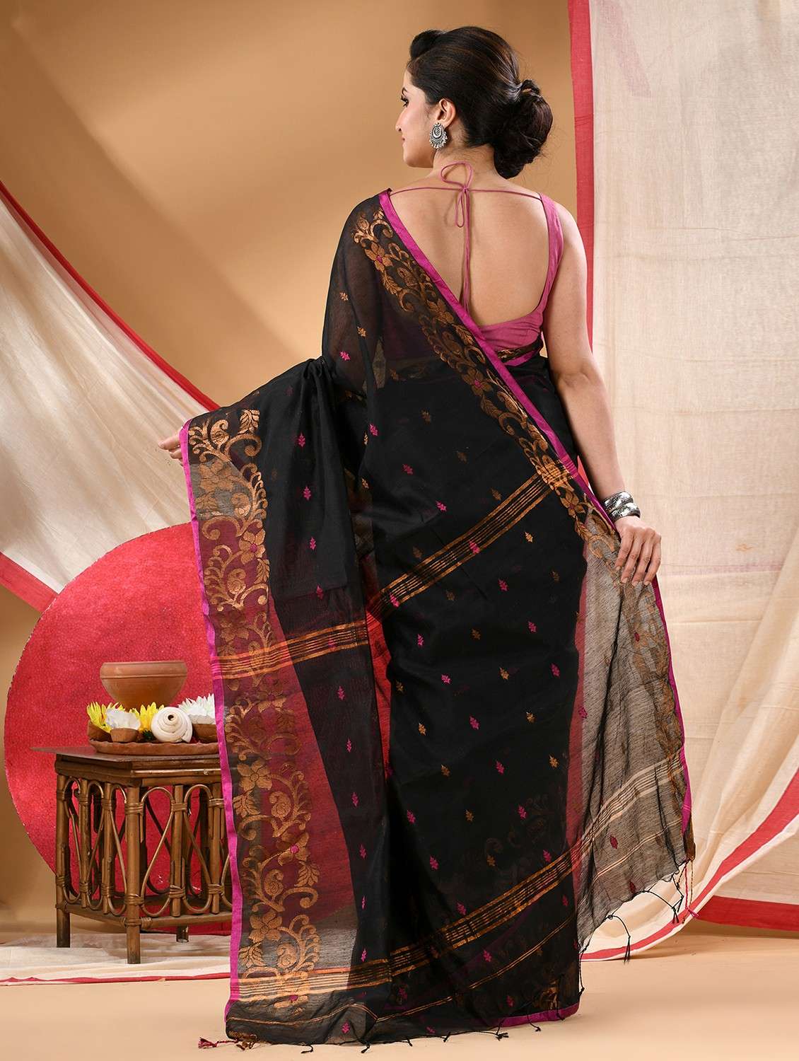 women self design handloom saree with blouse - 22105987 -  Standard Image - 2