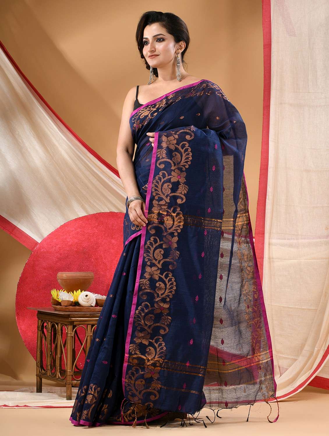 women self design handloom saree with blouse - 22105990 -  Standard Image - 2