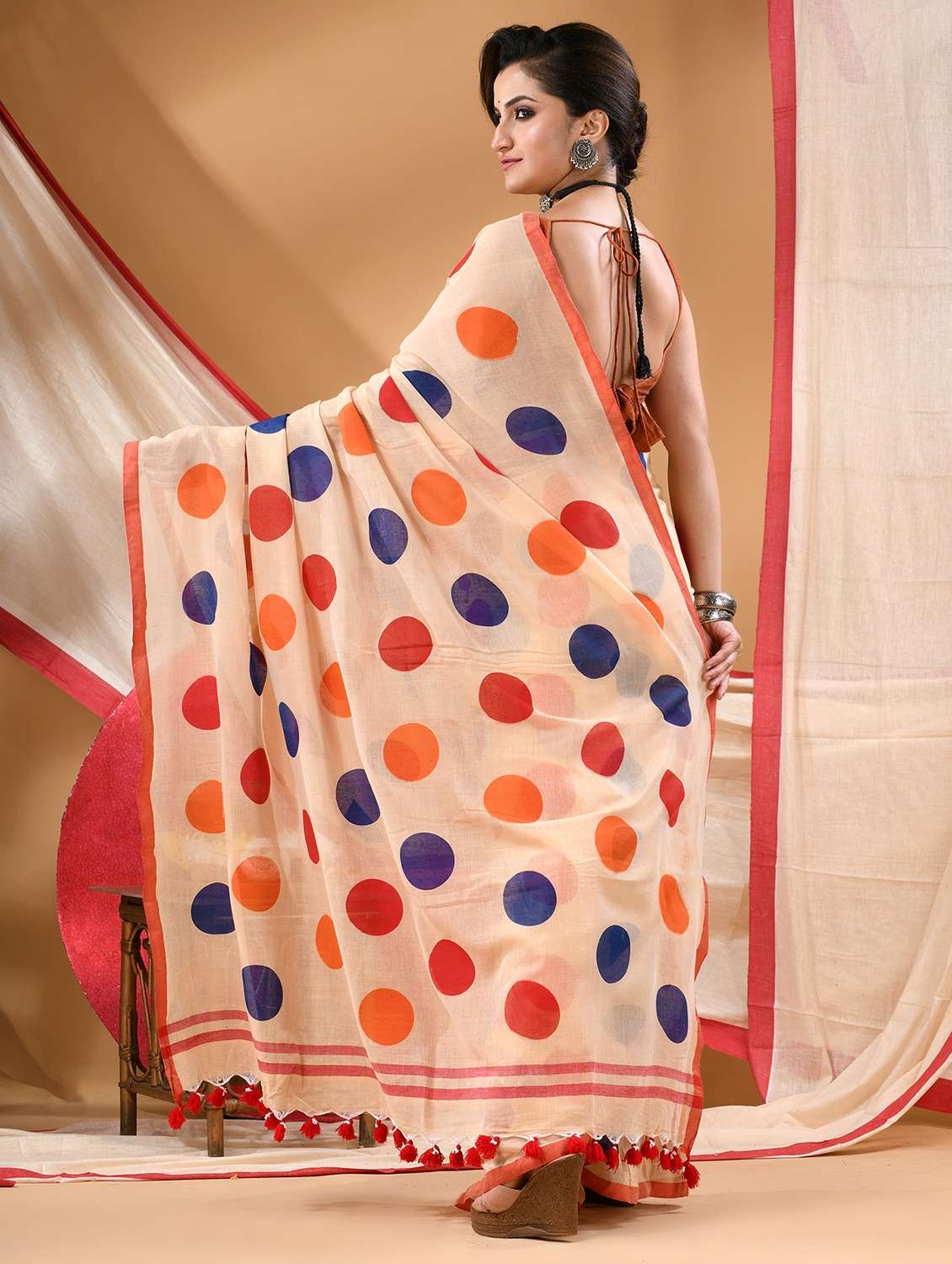 women polka dot handloom saree - 22105993 -  Standard Image - 2